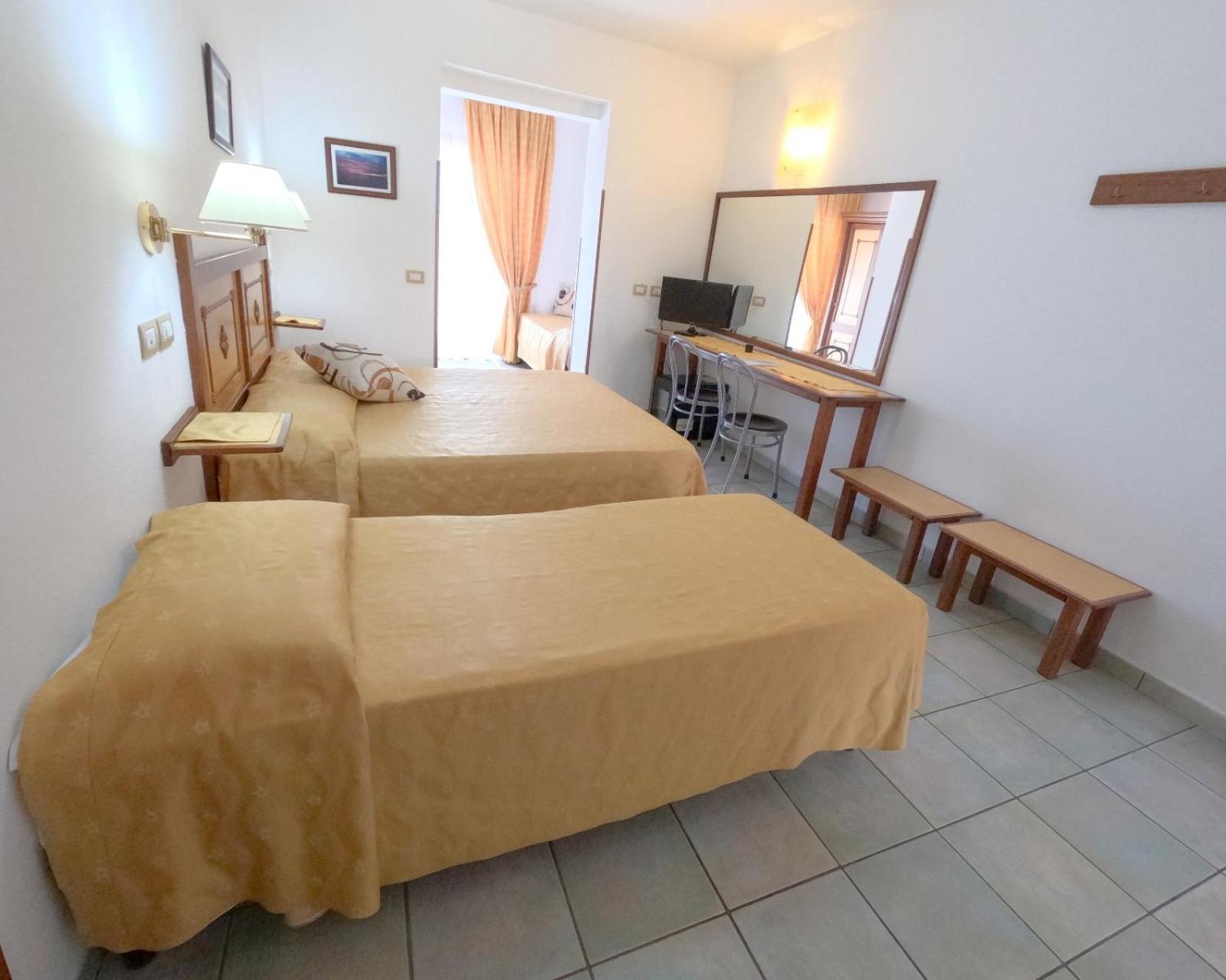 Hotel La Playa Cala Gonone Eksteriør billede